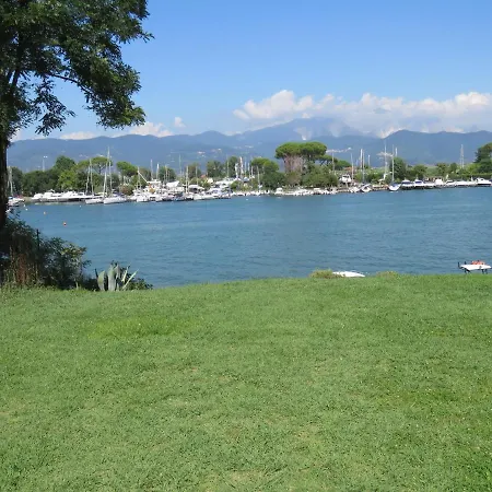 Foce Del Magra - Sul Fiume Vicino Al Mare E Alle Cinque Terre Con Posto Barca Apartamento *