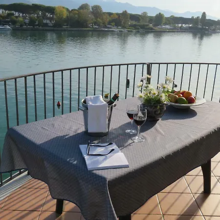 Foce Del Magra - Sul Fiume Vicino Al Mare E Alle Cinque Terre Con Posto Barca Apartamento *